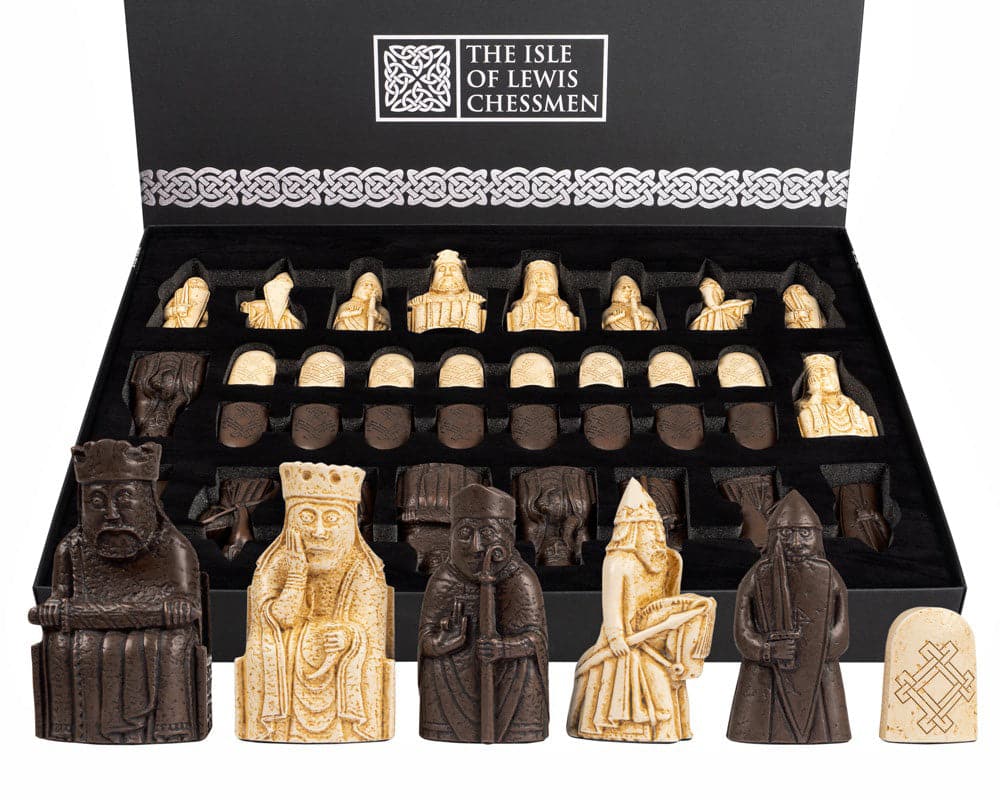 The Isle Of Lewis Italian Briarwood Chess Set with precise reproduction chessmen by The Regency Chess Company