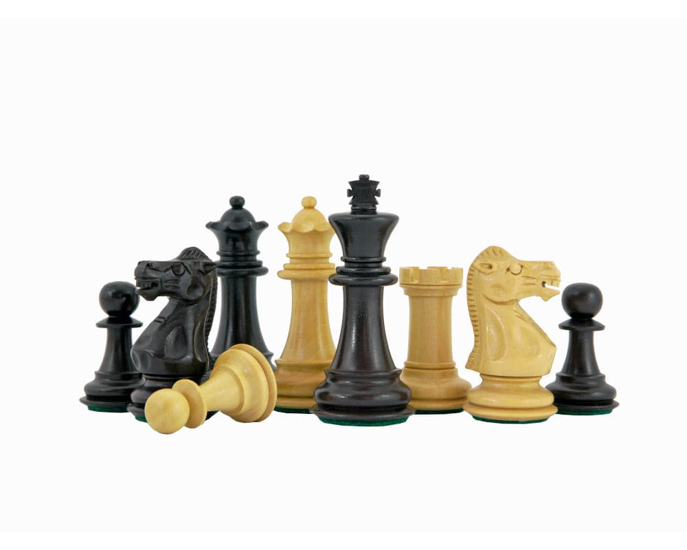 Kingsclere EO Staunton chess pieces 2.5 inches featuring traditional boxwood design with weighted and felted chessmen.