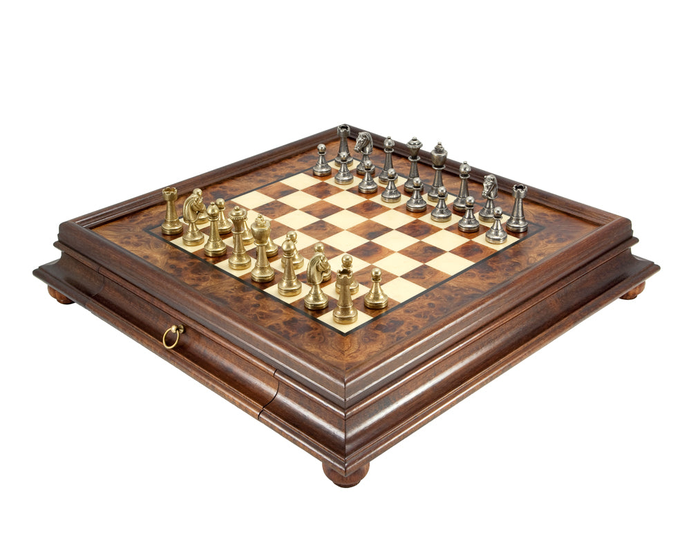 Finnesburg 傳統黃銅與石楠木國際象棋套裝