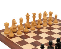 World Chess 錦標賽：國際象棋套裝、棋鐘及木製棋子收納盒