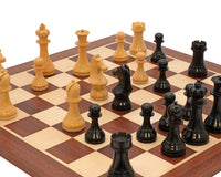 World Chess 錦標賽：國際象棋套裝、棋鐘及木製棋子收納盒