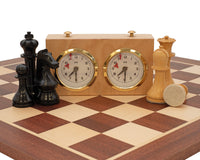 World Chess 錦標賽：國際象棋套裝、棋鐘及木製棋子收納盒
