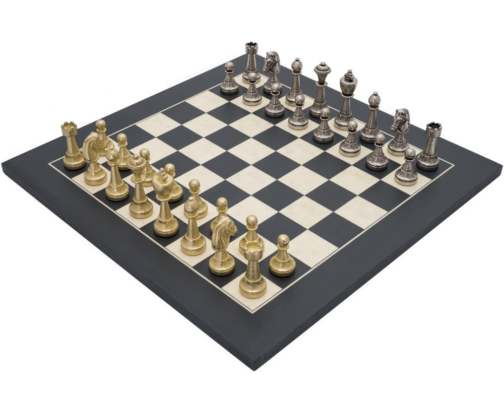 Finnesburg 與 Black 經典國際象棋套裝