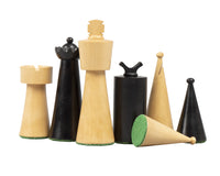 裝飾藝術風格的黑色國際象棋套裝